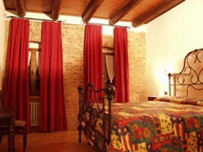 B&B Grotto Valle Cisterna dʼAsti Exterior foto
