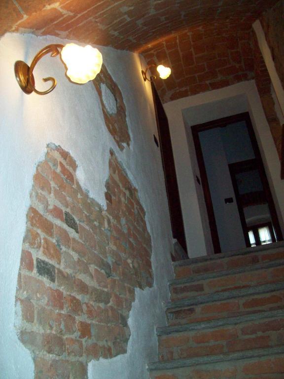 B&B Grotto Valle Cisterna dʼAsti Exterior foto