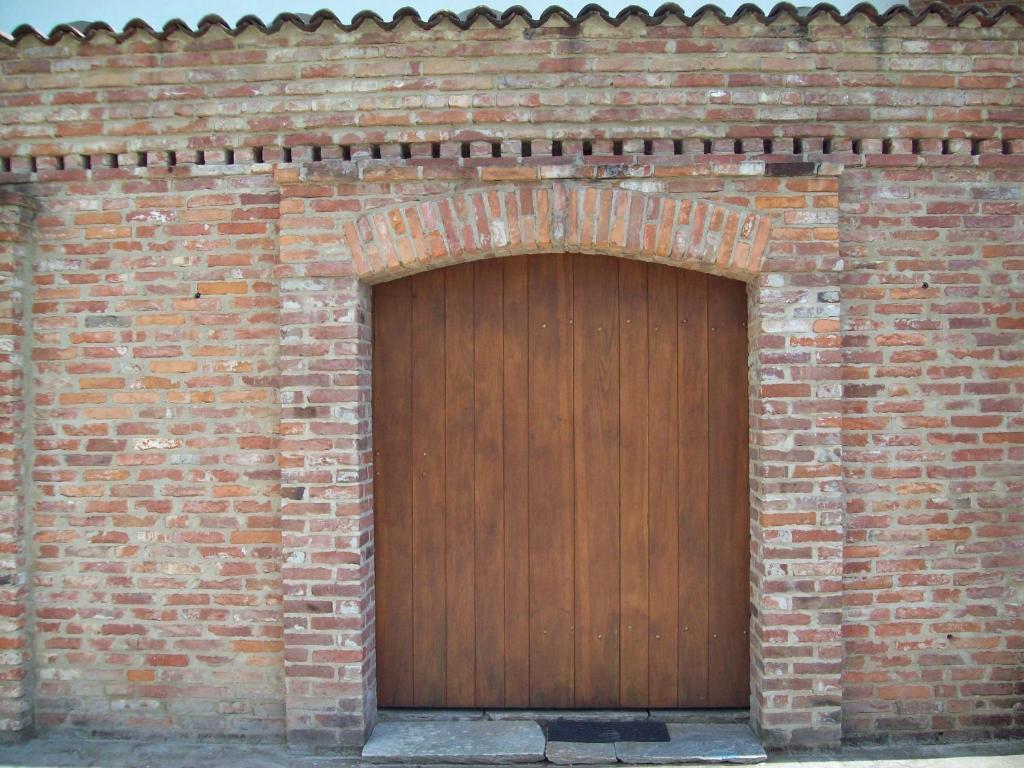 B&B Grotto Valle Cisterna dʼAsti Exterior foto