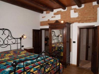 B&B Grotto Valle Cisterna dʼAsti Exterior foto
